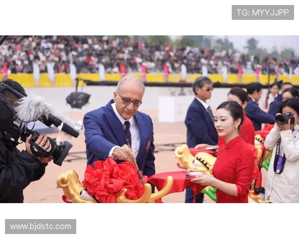中国代表团在龙舟世界杯赛场表现卓越取得优异成绩赢得国际瞩目 中国代表团在龙舟世界杯赛场表现卓越取得优异成绩赢得国际瞩目